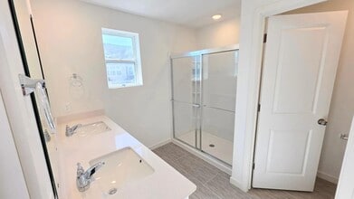 4748 Airlake Curv in Woodbury, MN - Foto de edificio - Building Photo