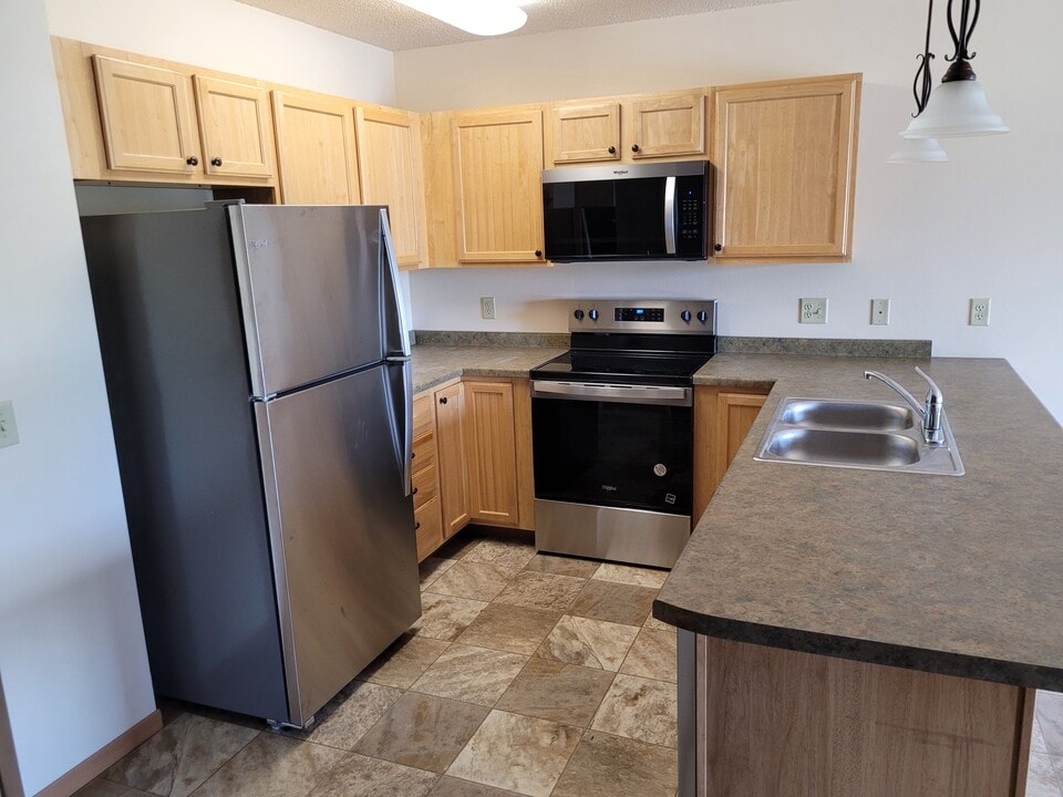 Kassenborg Apartments in Moorhead, MN - Building Photo