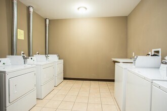 6111 Fillmore Pl in West New York, NJ - Building Photo - Building Photo