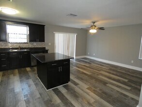 14212 NE 4th Ave in Miami, FL - Foto de edificio - Building Photo