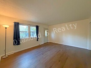 2737 S Weaver Ave in Springfield, MO - Building Photo - Building Photo