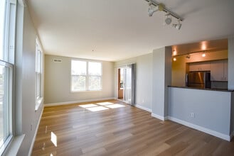 8400 Oceanview Ter, Unit 308 in San Francisco, CA - Building Photo - Building Photo