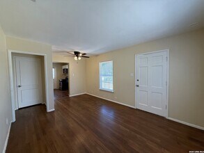 258 Cliffwood Dr in San Antonio, TX - Building Photo - Building Photo