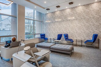 Metropolitan Towers in Vancouver, BC - Building Photo - Interior Photo