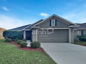 10710 Standing Stone Dr in Wimauma, FL - Building Photo