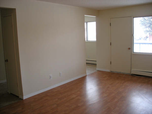 Bonnie Arms in Edmonton, AB - Building Photo - Building Photo