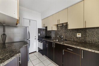 770 83rd St in Miami Beach, FL - Foto de edificio - Building Photo