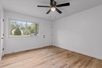 2750 W Walnut St in Springfield, MO - Building Photo - Building Photo