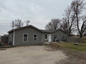 19 E Romeo Rd in Romeoville, IL - Building Photo