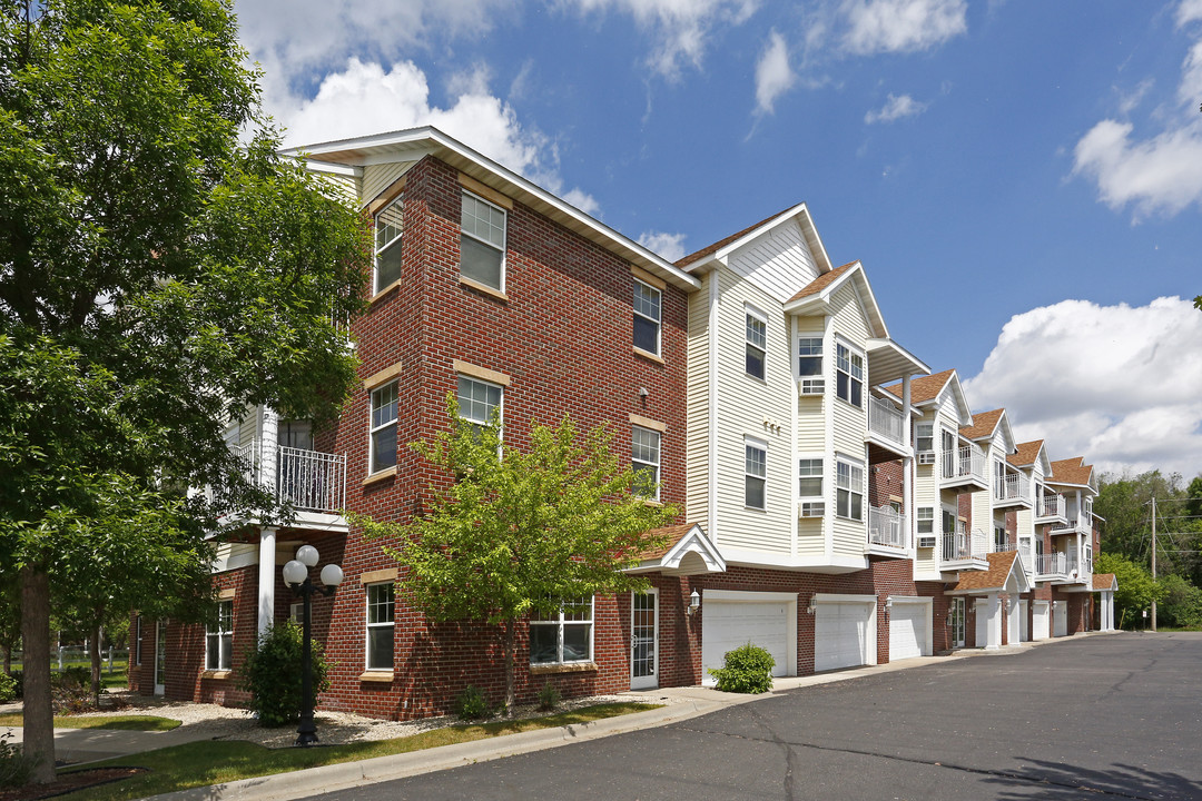 Goettens Grove Apartments in St. Cloud, MN - Building Photo