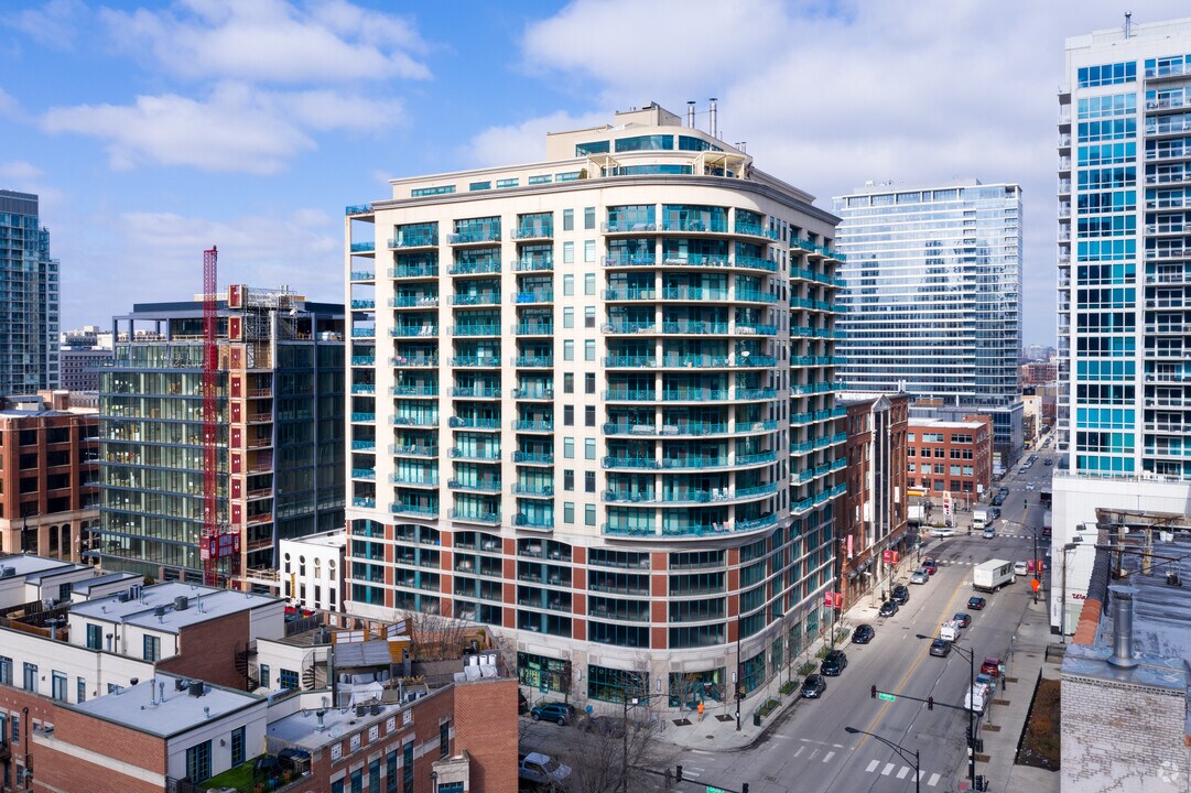 340 W Superior St in Chicago, IL - Foto de edificio