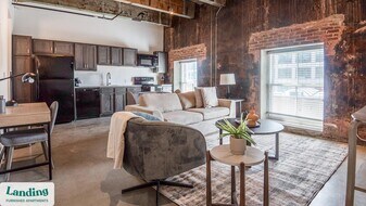 99 S Front St in Memphis, TN - Building Photo