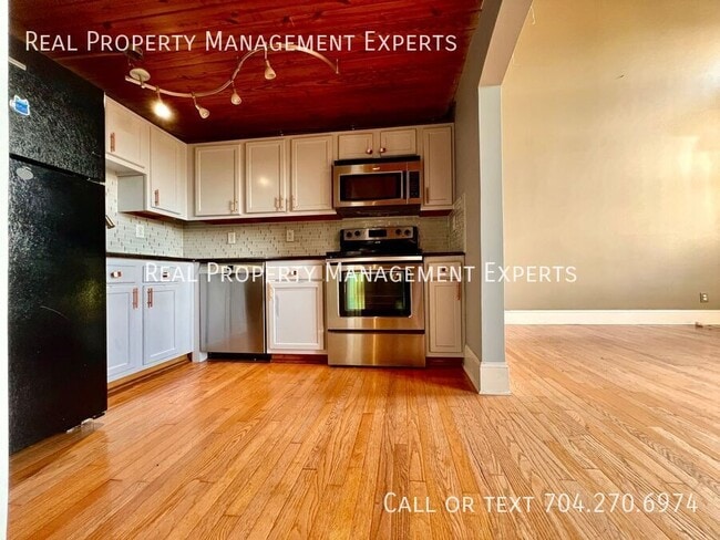 201 S Hoskins Rd in Charlotte, NC - Building Photo - Building Photo