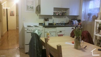 212 Hemenway St-Unit -Apt 2D in Boston, MA - Foto de edificio - Building Photo