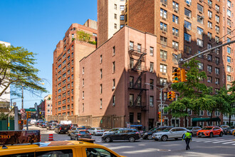 315 E 57th St in New York, NY - Foto de edificio - Primary Photo