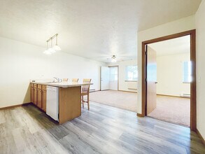 Southdale Apartments in Minot, ND - Building Photo - Building Photo