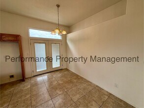 10816 Petalo Dr in Bakersfield, CA - Building Photo - Building Photo