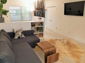 1604 Drexel Ave, Unit 106 in Miami Beach, FL - Foto de edificio - Building Photo