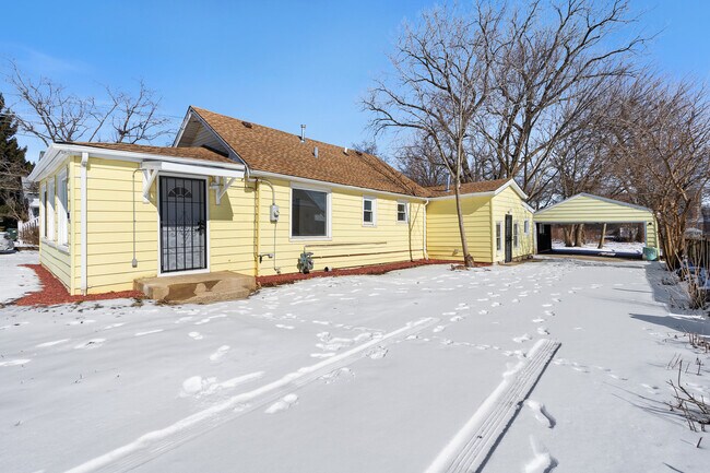property at 15527 Lamon Ave