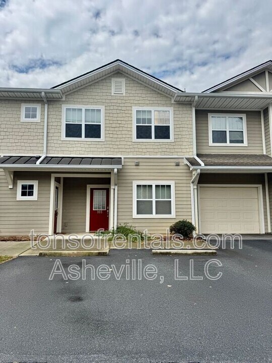 93 Foxden Dr in Fletcher, NC - Building Photo