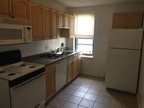 283 W 3rd St, Unit 2 in Boston, MA - Building Photo - Building Photo