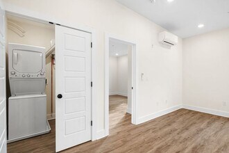 6832 Ridge Ave in Philadelphia, PA - Building Photo - Building Photo