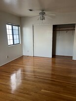 4227-4224 Dixie Canyon Ave, Unit 4227 3/4 in Los Angeles, CA - Building Photo