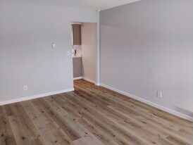 1708 Becklow Place in Fort Wayne, IN - Building Photo