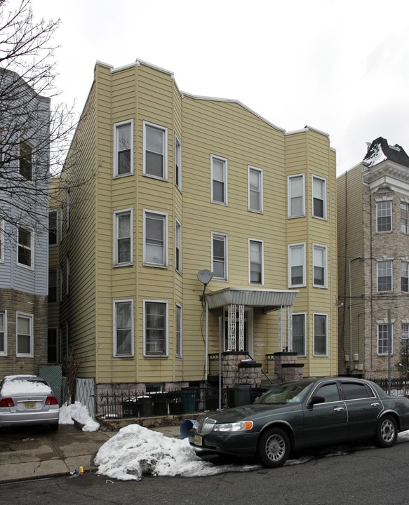 240 Bowers St in Jersey City, NJ - Building Photo