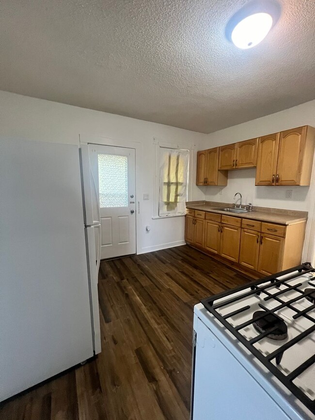 36 Walnut St-Unit -Unit 3 in Middletown, CT - Building Photo - Building Photo