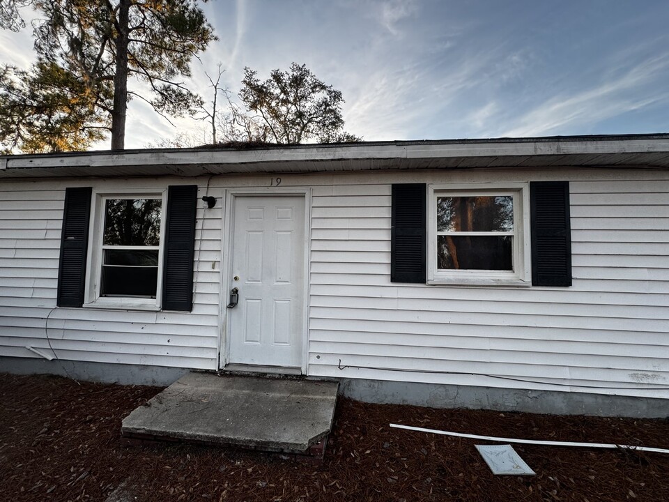 321 Fraser Cir in Hinesville, GA - Building Photo