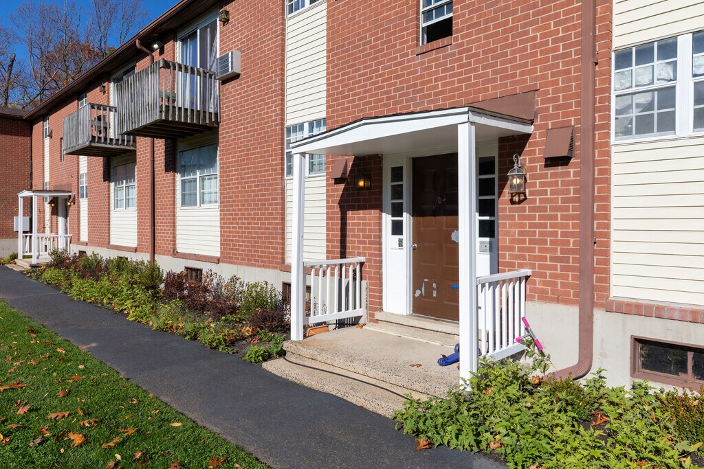 BAY SHORE APARTMENTS East Haven, CT Apartments