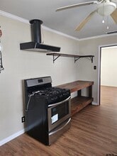 1107 E Brazos St in Palestine, TX - Building Photo - Building Photo