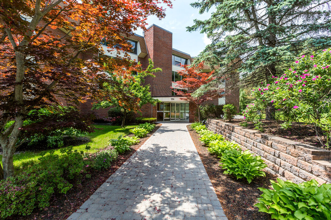 751 Main St, Unit Kings Wood Park in South Portland, ME - Building Photo