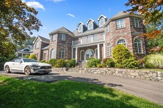 66 Forest Ave in Newton, MA - Foto de edificio - Building Photo