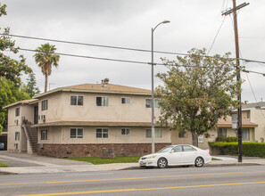 Gunst Apartment Complex in Sherman Oaks, CA - Building Photo - Primary Photo