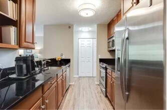 6010 Chasewood Pkwy in Minnetonka, MN - Building Photo - Building Photo