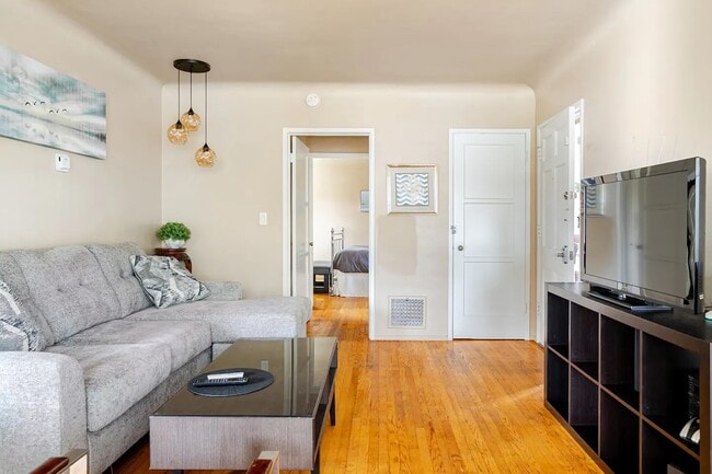 2302 Loy Ln, Unit 2302 in Los Angeles, CA - Foto de edificio - Building Photo