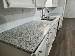 3024 E Illinois Ave in Fresno, CA - Building Photo - Building Photo