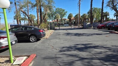 33555 Date Palm Dr in Cathedral City, CA - Foto de edificio - Building Photo