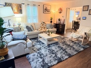 148 Riverthorn Rd in Middle River, MD - Foto de edificio - Building Photo