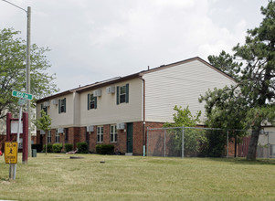 Fostoria Townhomes/Eco Village in Fostoria, OH - Building Photo - Building Photo