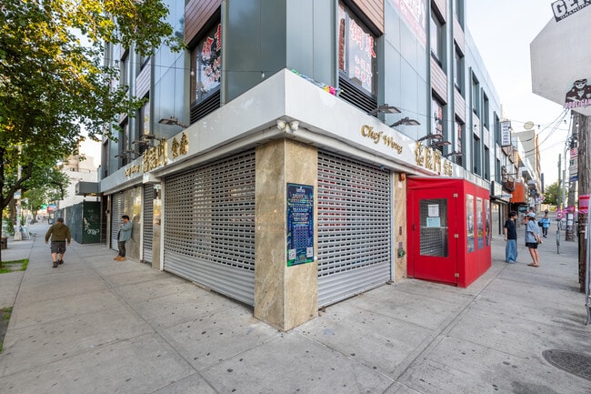 13553 Northern Blvd in Flushing, NY - Building Photo - Building Photo