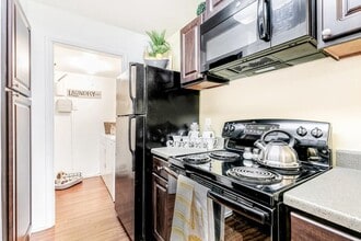 Landmark at Wynton Pointe Apartment Homes in Nashville, TN - Building Photo - Building Photo