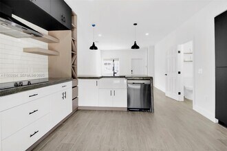 16911 SW 137th Ct in Miami, FL - Building Photo - Building Photo