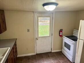 975 S Armstrong Ave in Litchfield, MN - Building Photo - Building Photo