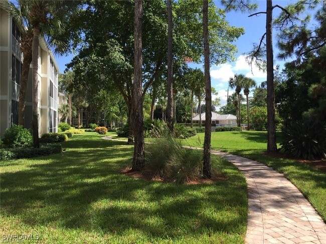 510 Sugar Pine Ln in Naples, FL - Building Photo - Building Photo