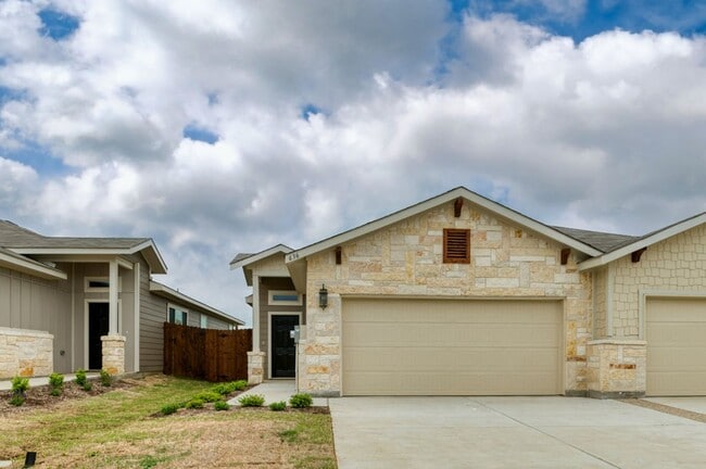 636 Harvest Moon Dr in Venus, TX - Building Photo - Building Photo
