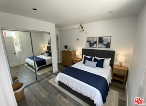 1301 W 22nd St in Los Angeles, CA - Building Photo - Building Photo