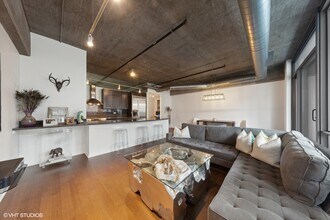 240 E Illinois St in Chicago, IL - Building Photo - Building Photo